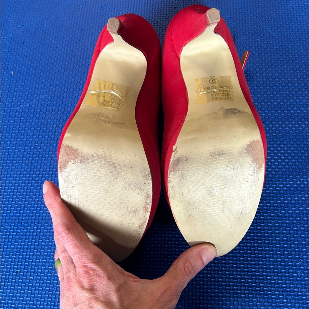 Elegant Red Mary Jane Heels - Picture 8 of 11